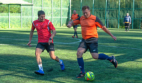 «ЮЖНЫЙ КУЗБАСС» провел осенний этап директорского турнира по футболу